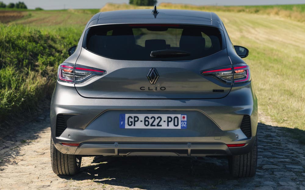Renault Clio E-Tech Full Hybrid Esprit Alpine di Colore Grigio - Frontale Posteriore Renault Clio E-Tech Full Hybrid Esprit Alpine di Colore Grigio - Frontale Posteriore